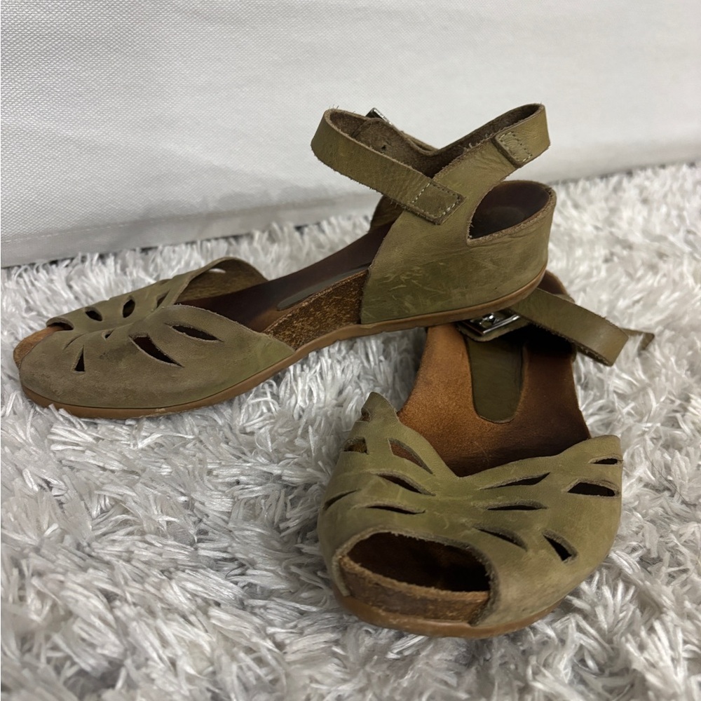 Women's Leather Olive Sandals